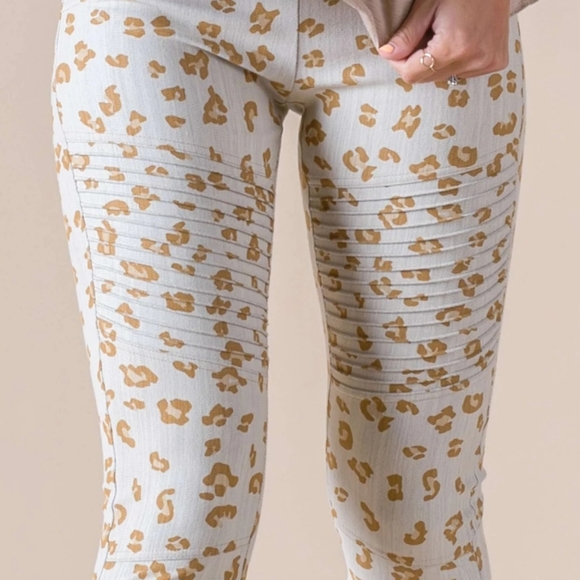 NWT Agnes & Dora Leopard Moto Jeggings Size Large - Picture 3 of 7